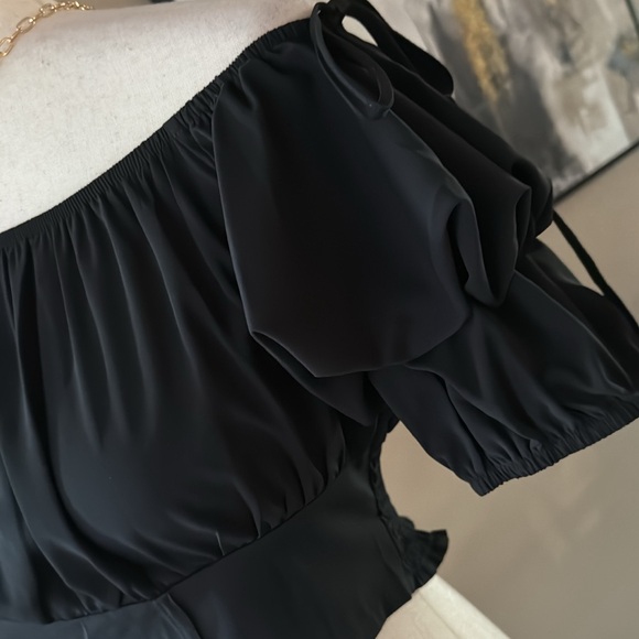 Crop off the shoulder black top - Picture 7 of 12